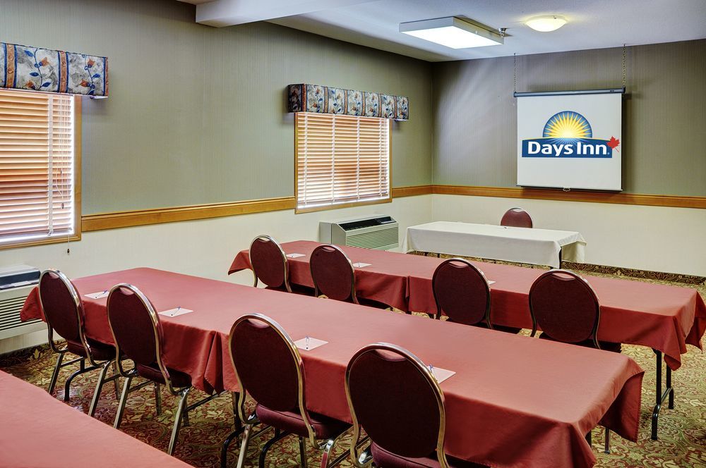 Days Inn & Suites By Wyndham Brooks Exterior photo